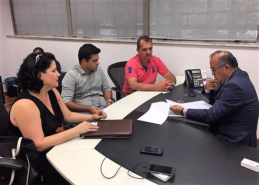 2017310_FOTO - Vereadores Carol, Tiago e Leitinho com o deputado do PTN, Pedro Kaká